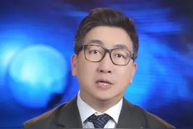 巴黎世家又整活！2700元的发卡卖断货争议越大销量越火？#巴黎世家 #发卡 #开眼界了视频封面