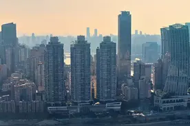 出门做好防护！沙尘天气来袭，今明两天重庆将出现轻度至中度污染。#第1眼TV口说有屏视频封面