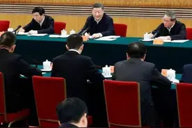 习近平：当前民营经济发展面临的一些困难和挑战，是局部的而不是整体的，是暂时的而不是长期的，是能够克服的而不是无解的。视频封面