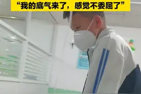 4月16日，河北沧州，妈妈独自输液三胞胎儿子赶来陪伴：“我的底气来了，感觉不委屈了！”#三胞胎 视频封面