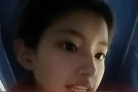 小孩姐“语文腔”朗读，刚开口就感觉穿越了，网友：从来没有用“语文”形容过一个人，这是我想象的我念书的声音 #配音  #朗读视频封面