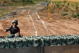 新兵首次手雷实弹投掷，紧张？
不，紧张的应该是摄影师！（焦明阳）视频封面