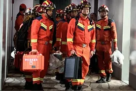 #中国救援队为首支抵缅的国际救援队  当地时间3月29日上午7时许，中国云南救援医疗队一行37人，携带全功能生命探测仪、地震预警系统、便携式卫星、无人机等应急救援物资共112套已抵达缅甸仰光国际机场。#中国云南救援医疗队已抵达缅甸视频封面