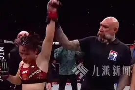 北京时间2月9日，#张伟丽卫冕UFC女子草量级金腰带 ，对手是全美第一的摔跤手，此前UFC无败绩。视频封面