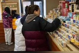“简单的文旅产品糊弄不了年轻人” 全国政协常委、中国作家协会副主席陈彦表示：“现在的年轻人审美能力强，是糊弄不了的，文旅产品要将传统文化和新科技相结合，做得精致有品位。”#2024全国两会  #2024春风起神州视频封面