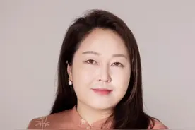 高尔夫球童逆袭为千万老板，并嫁给二代？太有智慧了！#一定要看到最后#高尔夫球童#逆袭成功#传递正能量#女性智慧#智慧人生#圈子决定命运  视频封面