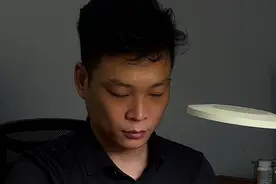秉承惜物之心传承非遗技艺。 让破碎重生，展示残缺的艺术，延续器物生命，紫砂壶修复修的也是心中的遗憾。
#2024抖音非遗大赏  #百young非遗计划  #非遗守护人  #春节非遗玩法大全 #非遗贺新春视频封面