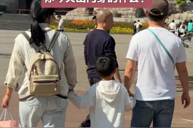 #重庆进入“乱穿衣”模式 ，短袖 羽绒服限时同框，你今天出门穿的什么？视频封面