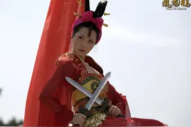 宠妃怀胎八月竟然生下了一只血淋淋的疯狗，她当场气绝身亡了视频封面
