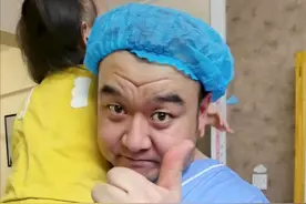 小朋友在家总是光脚跑来跑去，总是吵到楼下的邻居，怎么办？#育儿 #关爱儿童  #二蛋叔叔 视频封面