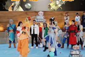 #赵丽颖五脚踩不破一个气球 #萌探探探案 3@孙千@赵丽颖 “狭路相逢”千千有心“宠姐”主动让出气球让赵丽颖踩，怎奈气球质量太好，连续五脚都踩不破，要不给赵丽颖众筹一双“大力出奇迹”的脚吧！视频封面