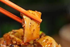 一个特色菜，只需要简单的做法和灵魂的调料，就能做出好的味道！#红油#油泼辣子#四川熟油辣椒视频封面