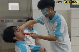 小哥：就可着我一个人霍霍吗 #班级游戏 #校园生活欢乐多 #万万想不到 #搞笑 #强制爱视频封面