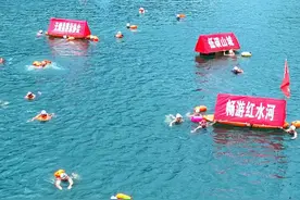经典音乐一响，就知道是吹响夏天玩水集结号了。#河池 #天峨 #游泳 #红水河 #航拍最美家乡视频封面
