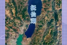 中元节，两个女生，抚仙湖，祖宗在底下头都磕冒烟了吧#抚仙湖 #断崖式水位 #溺水 #抚仙湖断崖水位 #万万想不到视频封面