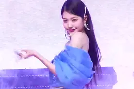 14岁C位出道，真正的天生爱豆 #张元英 #ive #lovedive #一键换装 视频封面
