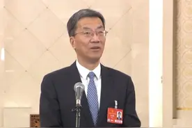 【2025全国两会】教育部部长怀进鹏：希望学生心里有阳光，身体能出汗#2025全国两会  #课间15分钟 #教育部部长谈课间15分钟计划视频封面