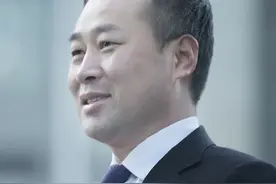 经济学家滕泰：股市有赚钱功能了再说融资的事，不要急着薅羊毛  #股市视频封面