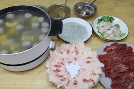 在家做“清汤火锅”成本150食材丰富、一家人吃的太舒服了视频封面