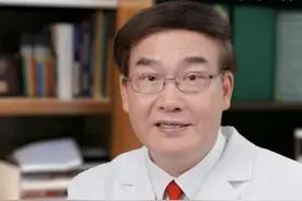 白内障要等“熟透”了才能做手术吗？ 错啦，白内障越晚手术风险越大！#白内障手术 #医学科普 #医疗小常识视频封面