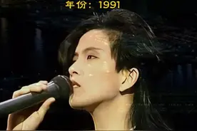 💕这首歌曾唱哭多少身在异乡漂泊的人。 《我想有个家》是潘美辰 1989 年作词、作曲并演唱的歌曲，收录在专辑《是你》中。1991 年登上央视春晚后红遍大江南北。
#音乐 #经典老歌 #好歌推荐 #潘美辰 #我想有个家