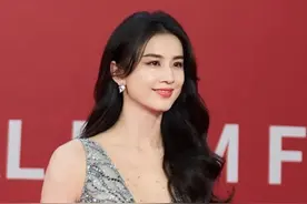 倾国倾城却惨遭“家暴”的女星，贾静雯人财两失，黄奕至今单身，黄圣依成现实版笼中玫瑰#贾静雯 #黄奕 #黄圣依 #杨子 #童瑶视频封面