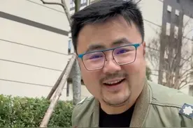 浏阳别墅我来了！！！ 浏阳粉丝说能不能到浏阳来，于是今天我们就来到浏阳别墅
看了他们的样板房，我们会超越会迭代更新，给你们更好的体验
#80度原创设计 #欢喜精工 #长沙装修设计 #创和湖山苑 #浏阳视频封面
