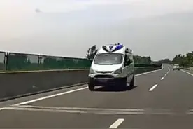 网传高速上一救护车逆行，高速交警：交通法规不允许，但紧急情况下救护车可采取一定措施视频封面
