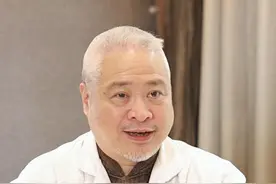 你以为脂溢性皮炎离你很远？这些症状，说明你可能得了脂溢性皮炎 #脂溢性皮炎 #头屑 #姿素华 #硬核健康科普行动 #去屑洗发水视频封面
