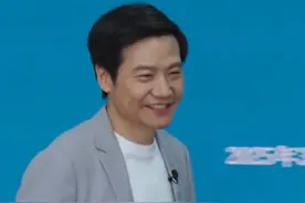 3月29日北京，长安汽车副总裁、深蓝汽车CEO实名羡慕雷军天天上热搜，“我们上次热搜像过年一样，雷军总天天过年，有时一天过好几次年！”视频封面