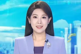 注意！胖真的会在伴侣间“传染” ！美国一项研究显示，在一段伴侣关系中，如果两人越满意对方、越爱彼此，更容易一起变胖。西班牙肥胖症研究学会一项医学调查发现，从恋爱开始到关系稳定，这段时间人的体重平均增长约4.5公斤左右，“丈夫影响妻子”和“妻子影响丈夫”的风险分别是44%和37%。#结婚前结婚后 #情侣 #幸福生活中的仪式感 #减肥