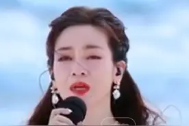 浪姐6初舞台目前李晟票数第一，海边演唱还珠格格主题曲《当》，曾出演《新还珠格格》《花非花雾非雾》视频封面