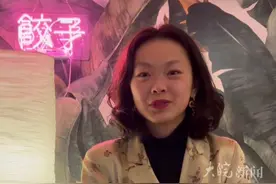 #荷兰女孩安徽肥东寻亲后续 她向故乡朋友拜年“很想找到亲生父母 以后一道过年”#合肥本地 #寻亲 #荷兰女孩中国寻亲 
       大皖新闻讯    “大家好，今天是2025年1月29日，中国春节，祝福我的故乡的朋友节日快乐。”大年初一这天，远在荷兰鹿特丹的Feng Dong Li Bottema（中文名冯东丽）用汉语在录制的新春祝福视频中说。
       去年11月3日，大皖新闻报道了23岁的荷兰女孩Feng Dong Li Bottema（中文名冯东丽）来到肥东撮镇寻亲的故事。2025年1月6日，冯东丽又来肥东撮镇寻亲，获得了撮镇当地居民和政府工作人员的帮助。
       大年初一下午，大皖新闻记者联系上了远在荷兰鹿特丹的冯东丽。她表示“我现在在荷兰，想念我的中国家乡，我很想找到中国的父母，以后和他们一道过年。所以我希望你们可以帮助我！谢谢大家！”
大皖新闻记者  许佳  实习生  戴巧巧视频封面