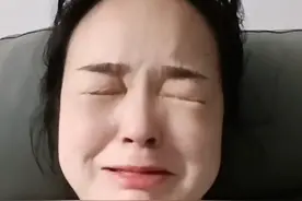 8月6日江西南昌，老板娘让女孩充电却被偷走手机，难过大哭：手机的钱两个月才能挣回来，想快点找到她#万万没想到 视频封面