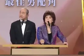 咪咪姐颁奖现场追债？#万千星辉颁奖典礼2024  #名场面视频封面