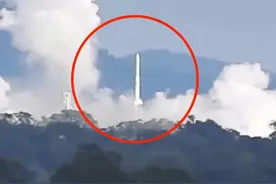 屡次推迟终失败！#澳大利亚首次发射自研火箭  升空仅14秒坠落发生爆炸！创始人：尽管飞行时间未达预期 火箭成功离开发射台很高兴 #澳大利亚首次发射自研火箭坠毁  #火箭  #坠毁  #澳大利亚