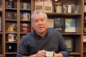 中国科学院2025跨年科学演讲来了！ 滑轮在我们的生活中非常常见，但是你听说过“虚功原理”吗？虚功原理最早是如何推导出来的，它又和滑轮有怎样的关系？2024年12月31日 20:00，在曹则贤老师的经典力学跨年演讲中，你都可以找到答案。曹则贤老师擅长用诙谐幽默的语言和深入浅出的模式为大家讲解科学知识，已经连续五年为我们带来了精彩的跨年演讲，内容涉及相对论、量子力学、规范场论、电动力学、热力学等众多领域，今年的主题是经典力学，狠狠期待~#中国科学院跨年科学演讲  #跨年 #物理 #曹则贤 #经典力学视频封面