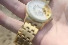 山东男子钓鱼捡到价值35万元金表，找到失主后婉拒对方给的大红包：看着有一万元，本来就应该物归原主【来源：@大锤哥哥 】视频封面