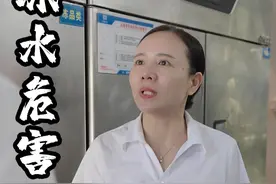在厨房喝冰水的危害，大家都知道吗？ #厨师日常 #餐饮人 #前厅后厨 #厨房里的江湖 #用心做菜视频封面