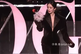 一把让王一博杨幂倪妮红毯驻足的蒲公英！ #红毯 #vogue红毯 #王一博 #杨幂 #倪妮视频封面