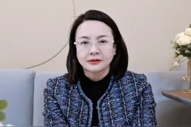 解读HPV14种高危型，为什么难转阴？ **HPV高危型的临床治疗现状**
- 目前，没有专门针对14种高危型HPV的临床治疗试验和大数据。

**中国人常见的HPV型别**
- 对于中国人来说，HPV 52型、53型和58型是最容易接触和感染的。
- 这些型别在特定地区的流行性较高。

**免疫功能与HPV感染**
- 免疫功能水平一致时，接触52型、53型和58型的可能性非常频繁。
- 45型和39型感染较为少见，可能是因为接触这些病毒的可能性较小，或者强大的免疫功能已经将其清除。

**HPV检测的重点**
- 在考虑HPV病毒时，更要关注是否有子宫颈癌前病变。
- HPV检测是间接获得子宫颈癌前病变信息的途径，而不是单纯关注HPV感染。

**最终目标**
- 不要忽视最终目标：监测子宫颈癌前病变，实现早发现、早治疗，有效预防宫颈癌。#hpv #女性 #宫颈癌前病变 #hpv阳性 #抖出健康知识宝藏视频封面