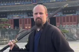 12月6日（发布时间），湖北，#美国男子武当山学武14年金发变黑发 ，已成为三丰派第十六代传人视频封面