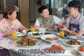 今天给凯凯发工资和奖金，听到他在餐桌说的一席话，感觉他好像长大了#vlog日常#19岁男保姆#记录美好生活#正能量#00后男保姆视频封面