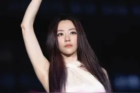 被舞台意外硬控的明星，刘德华一脚踩空，张靓颖摔落舞台被急救 #刘德华 #张靓颖 #张杰 #明星 #2025靠什么过年视频封面