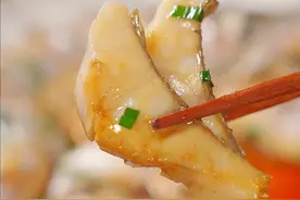 这样做的清蒸鲈鱼，做法简单，口感嫩滑！ 视频封面