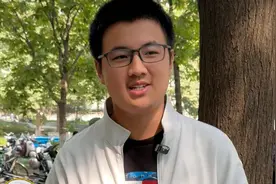 湖南高考680分考上清华大学，来自湖南长沙雅礼中学，直言学习信息技术是为了填补人才空缺！#清华大学 #湖南长沙 #雅礼中学 #长郡中学 #湖南师大附中视频封面