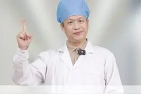 女生脸上总长#黑头 #闭口 #痘痘 ，其实归根结底就一个原因！跟着医生低成本处理！#变美 #硬核健康科普行动 ！视频封面