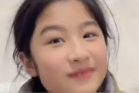 考试成绩出来了，双胞胎姐妹反应截然不同！一个上交国家 一个承欢膝下 名气福气都有了 （@三千一百万 ）#双胞胎 #上交国家 #承欢膝下视频封面