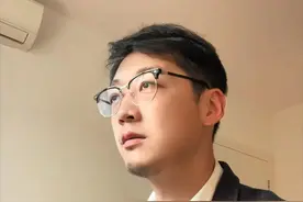 老员工的特别规定 劳动法42条规定，在单位连续工作满15年，距离退休不满5年的，公司不能以40条，41条解除劳动合同；40条包括了不能胜任工作和医疗期满后不能回公司工作的情况。 #外企打工人 #职场 #裁员 #老员工 #职场那些事视频封面