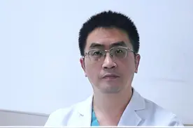急性腰椎管狭窄疼痛难忍？一招帮你缓解！#腰椎管狭窄 #腰疼 #腿麻 #宣武医院王兴文糖尿病周围神经病变 #硬核健康科普行动  @抖音医疗健康小助手 @抖音短视频视频封面